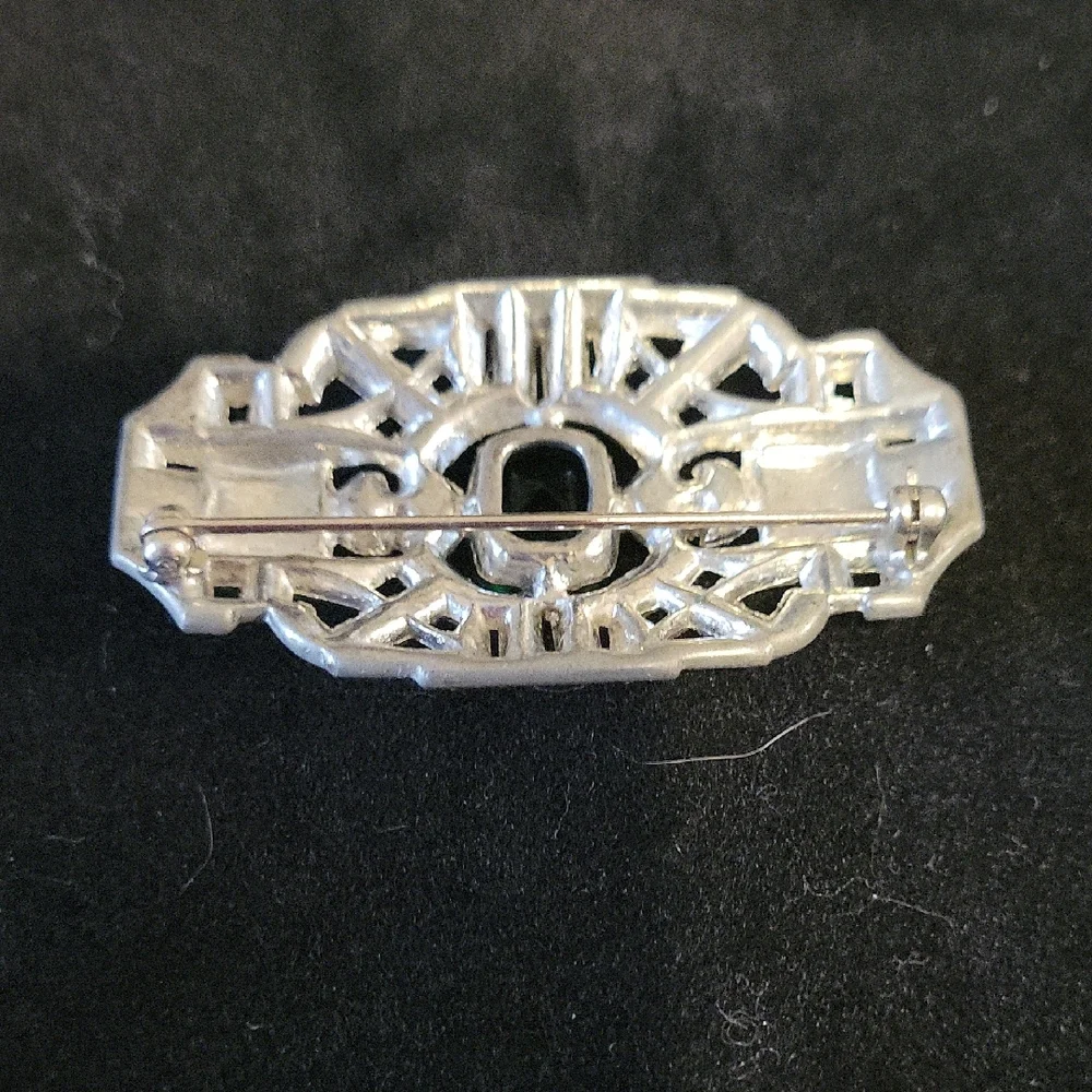 Elegant Silver and Green Brooch - Picture 2 of 2